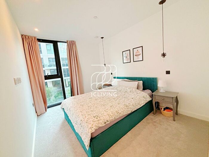 1 Bedroom Flat To Rent In Merino Gardens, London, E1W