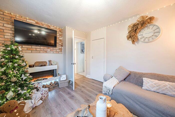 1 Bedroom Flat For Sale In Headley Drive, Epsom, KT18