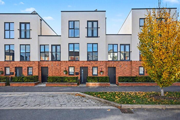 3 Bedroom Town House For Sale In The Avenue, Priors Hall Park, NN17