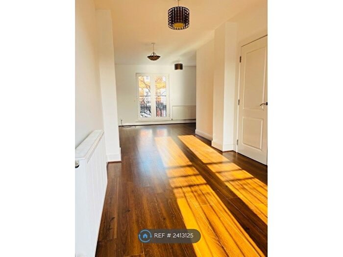 3 Bedroom Terraced House To Rent In Kelham Drive, Nottingham, NG5