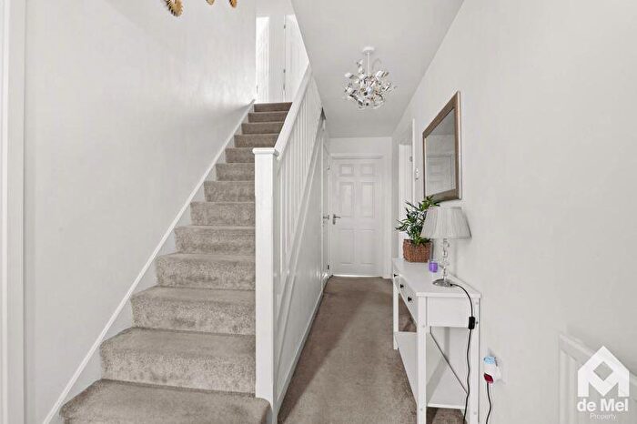 5 Bedroom Detached House For Sale In Sapphire Road, Bishops Cleeve, GL52
