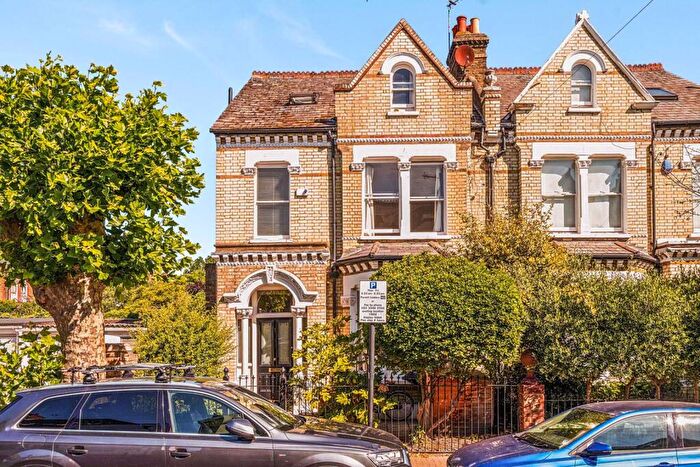 5 Bedroom Flat To Rent In Granard Road, Between The Commons, London, SW12