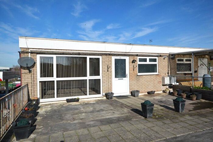 3 Bedroom Maisonette To Rent In Sundon Park Parade, Luton, Bedfordshire, LU3