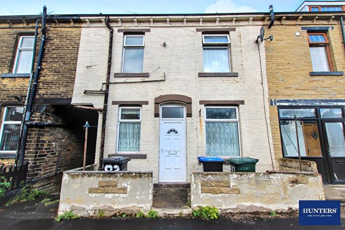 2 Bedroom Property To Rent In Halstead Place, Bradford, BD7