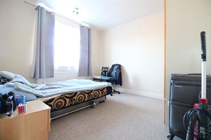 3 Bedroom Property To Rent In Mansfield Drive, Hayes, UB4