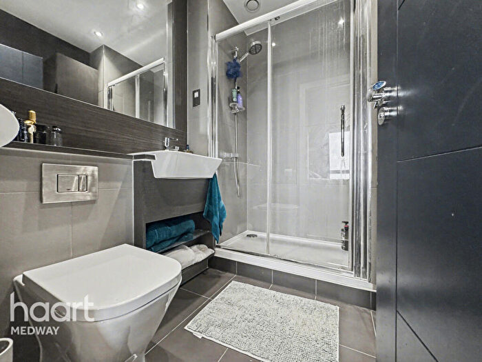 2 Bedroom Apartment For Sale In Pegasus Way, Gillingham, ME7