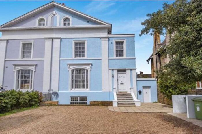 3 Bedroom Flat To Rent In Shooters Hill Road, London, SE3