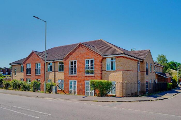 Flat To Rent In Rochester Way, Royston, SG8