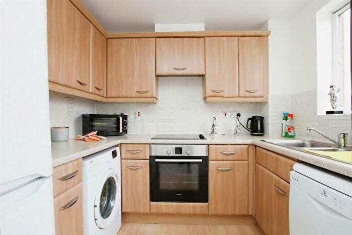 2 Bedroom Flat To Rent In Enstone Road, Enfield, EN3