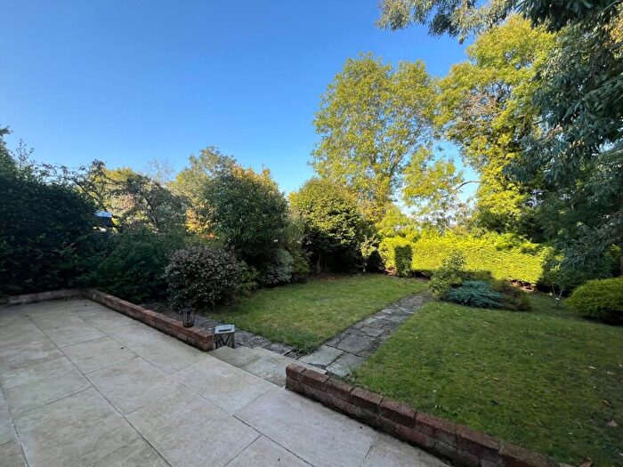 4 Bedroom Semi Detached House For Sale In Peel Close, Solihull, West Midlands, B92