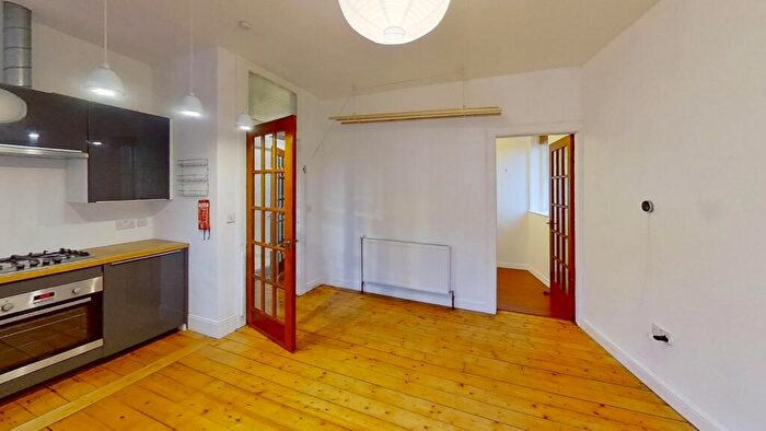 2 Bedroom Flat To Rent In Bothwell Street, Edinburgh, EH7