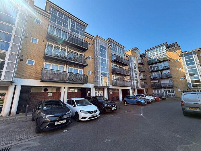2 Bedroom Flat For Sale In Malt House Place (Fff), Romford, RM1