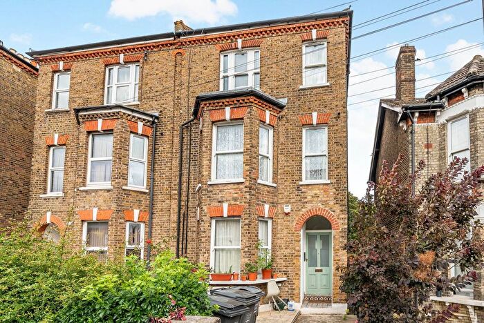 2 Bedroom Flat To Rent In Faversham Road, Catford, London, SE6