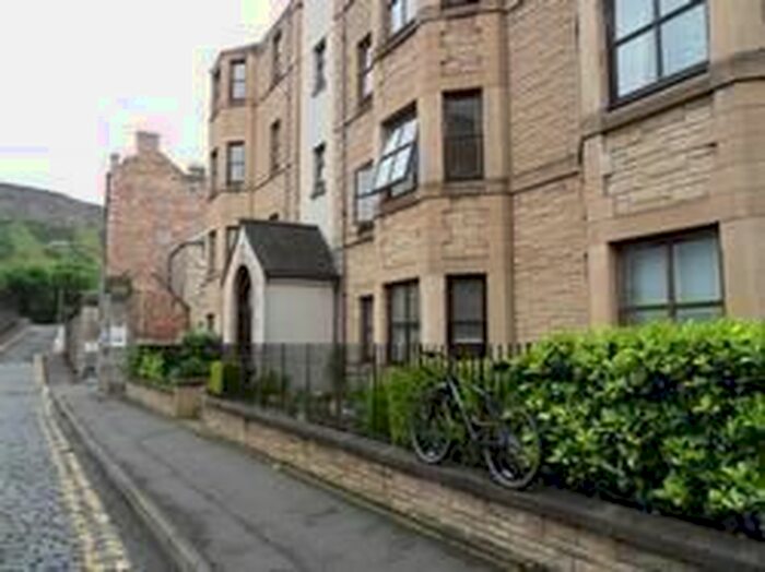 2 Bedroom Flat To Rent In St. Leonards Lane, Edinburgh, EH8