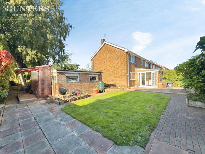 3 Bedroom Semi-Detached House For Sale In Chestnut Avenue, Brierley, Barnsley, S72