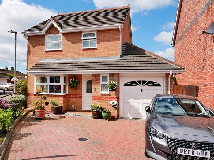 3 Bedroom Detached House For Sale In Westerham Walk, Calne, SN11