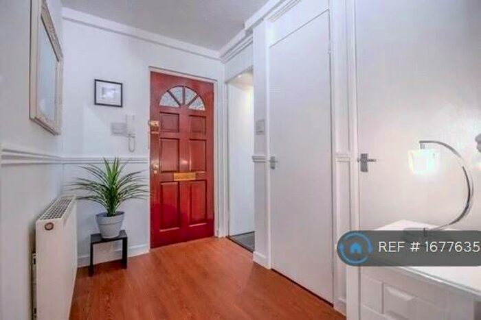 2 Bedroom Flat To Rent In Milovaig Street, Glasgow, G23