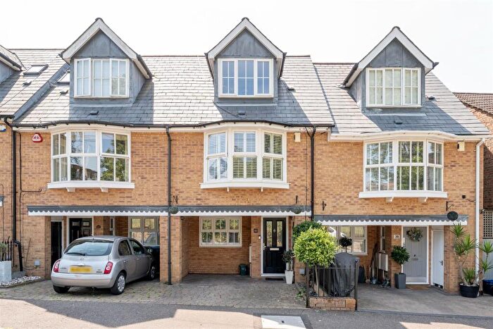 3 Bedroom Town House For Sale In Turpins Lane, Woodford Green, IG8