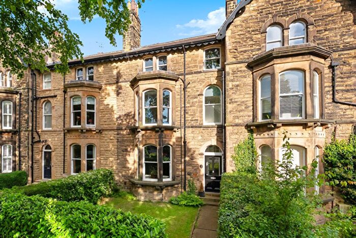 6 Bedroom Terraced House For Sale In Victoria Avenue, Harrogate, HG1