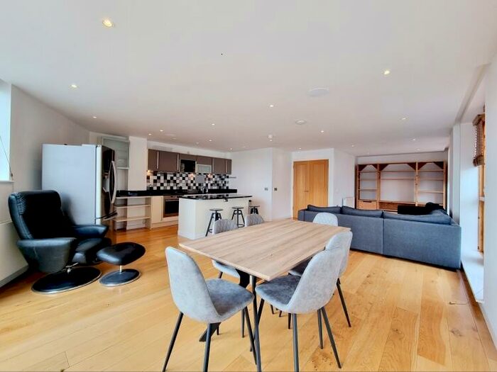 3 Bedroom Apartment To Rent In Wharf Approach Leeds, LS1