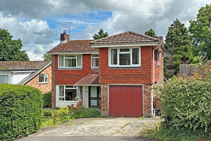 4 Bedroom Flat To Rent In Windmill Way, Reigate, RH2