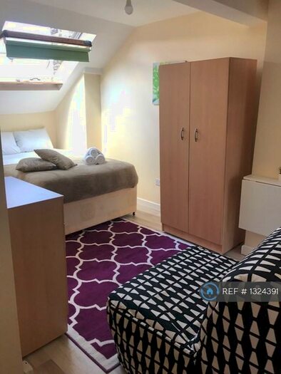 Studio To Rent In Green Lanes, London, N8
