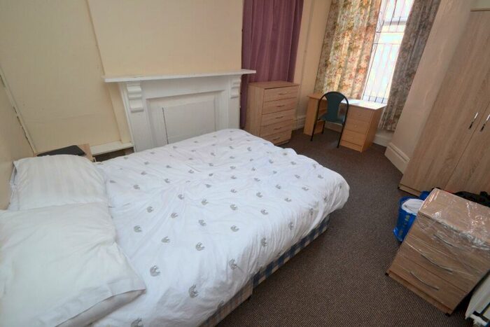 4 Bedroom Semi Detached House To Rent In Derby Grove, Lenton, Nottingham, NG7