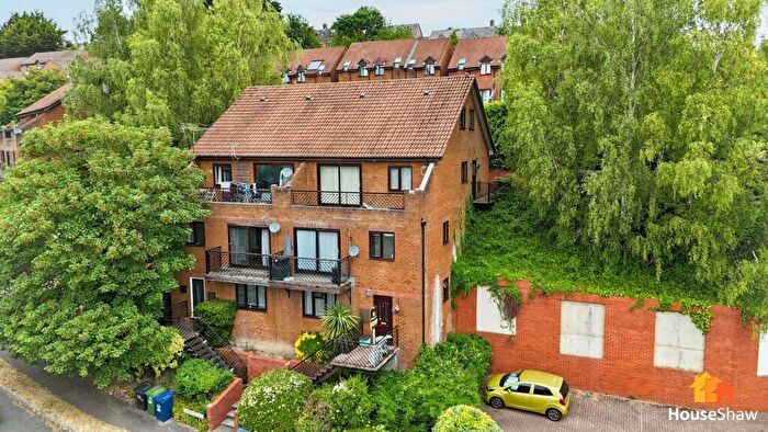 1 Bedroom Flat For Sale In Garratts Way, High Wycombe, HP13