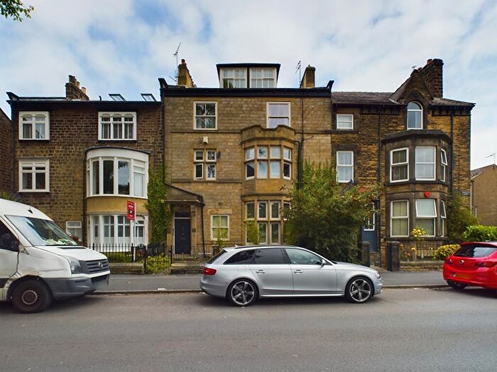 2 Bedroom Flat To Rent In Devonshire Place, Harrogate, HG1