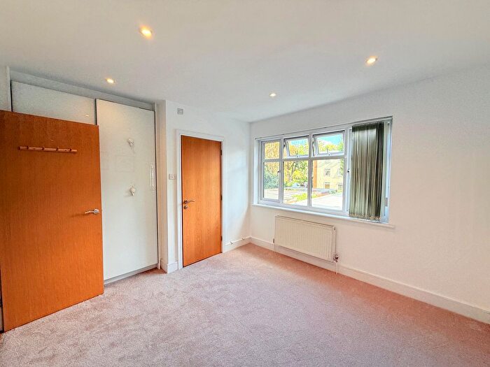 2 Bedroom Flat To Rent In Cornwall Road, Pinner, HA5