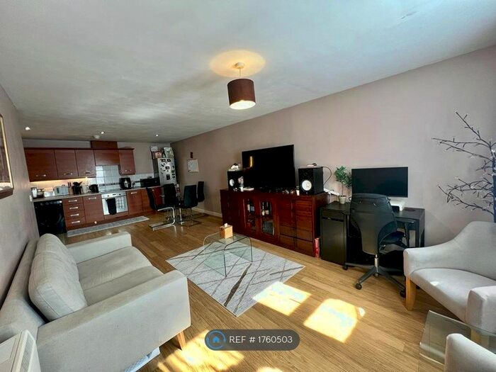 2 Bedroom Flat To Rent In Thomasson Court, Bolton, BL1