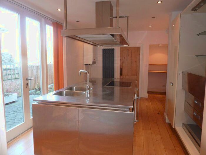 4 Bedroom Semi-Detached House To Rent In Green Lane, New Eltham, SE9