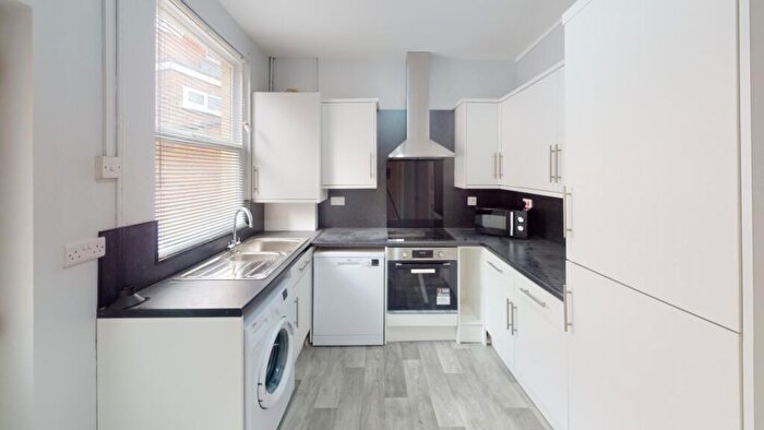 4 Bedroom End Of Terrace House To Rent In Foxhall Road, Nottingham, Nottinghamshire, NG7