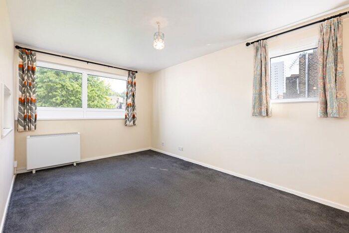 1 Bedroom Flat To Rent In St. Stephens Terrace, London, SW8