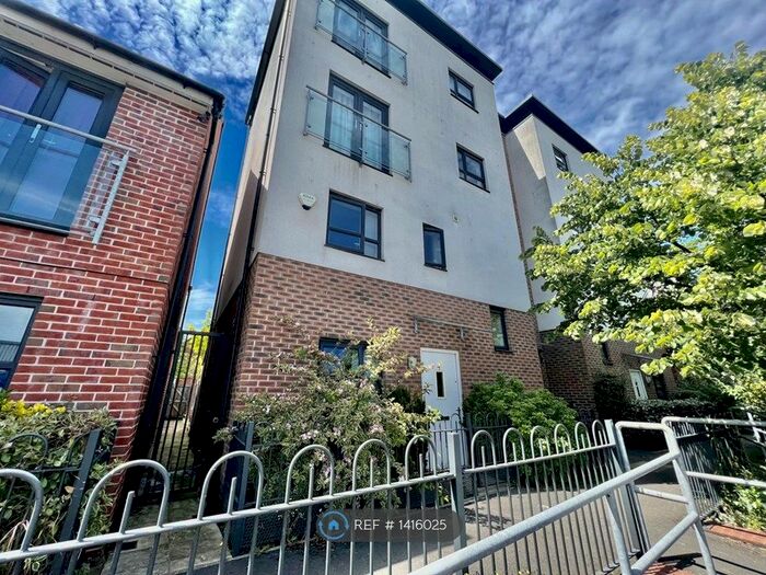 3 Bedroom Maisonette To Rent In Great Clowes Street, Salford, M7