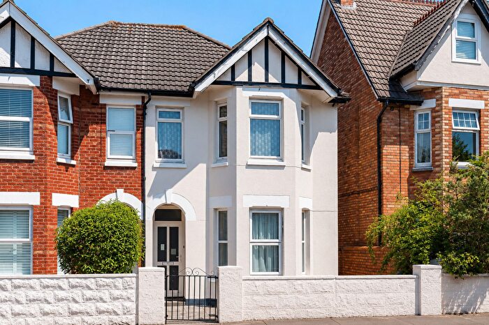 2 Bedroom Flat For Sale In Sandbanks Road, Poole, BH14