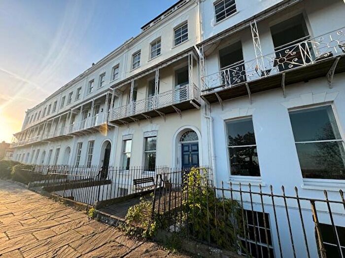 3 Bedroom Flat To Rent In Royal York Crescent, Bristol, BS8