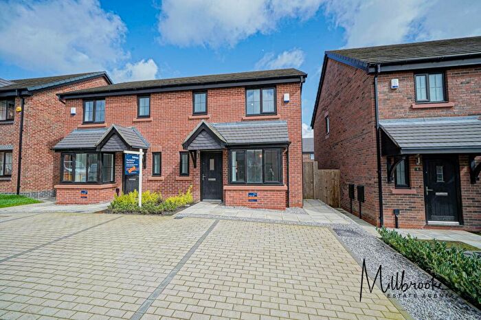 3 Bedroom Semi-Detached House To Rent In Weavers Close, Worsley, M28