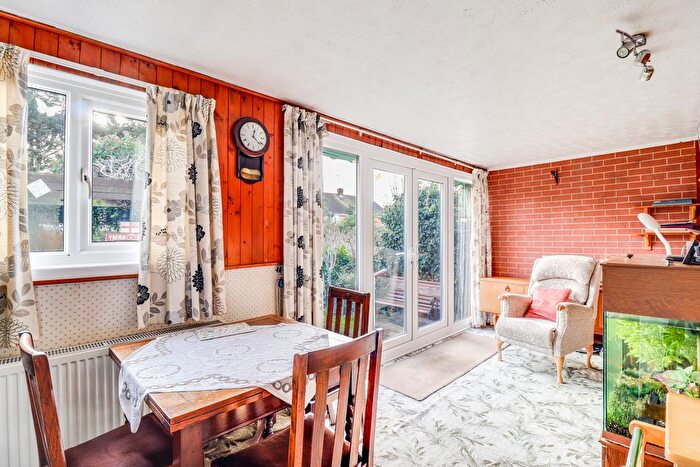 2 Bedroom Semi-Detached Bungalow For Sale In Clifton Avenue, Benfleet, SS7
