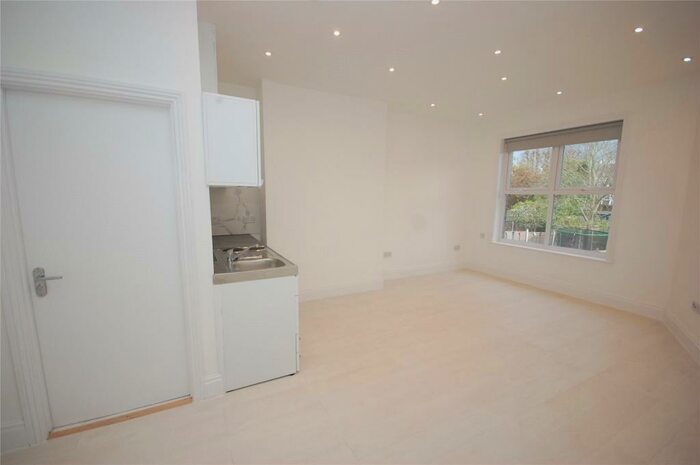 Studio To Rent In Gainsborough Road, Woodside Park, N12