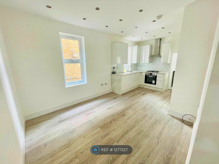 2 Bedroom Flat To Rent In Boston Road, London W7