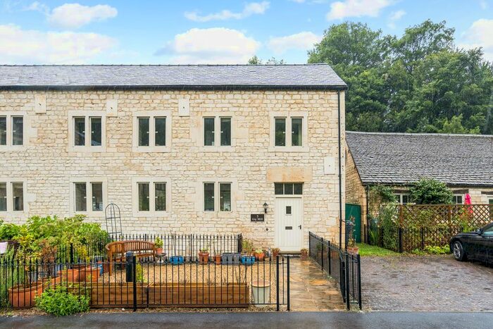 4 Bedroom End Of Terrace House For Sale In Longfords Mill, Stroud, GL6