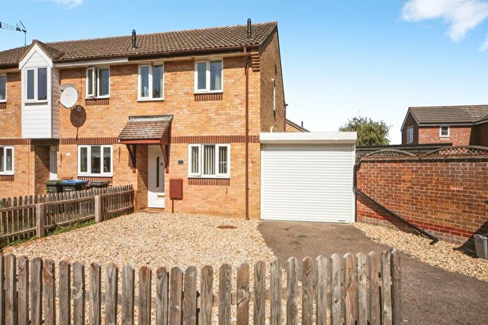 2 Bedroom End Of Terrace House For Sale In Lindsey Way, Stowmarket, IP14