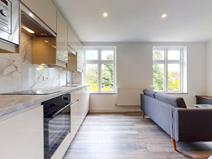 Apartment To Rent In Apt, Hyde Terrace #, LS2