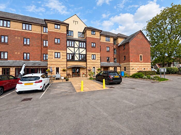 1 Bedroom Flat For Sale In Liddiard Court, Belfry Drive, Wollaston, Stourbridge, DY8