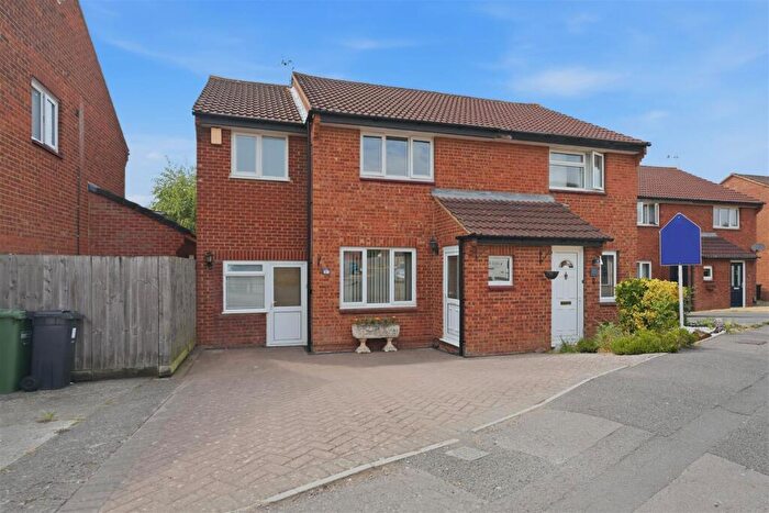 3 Bedroom Semi-Detached House For Sale In Mount Batten Close, Yate, Bristol, BS37