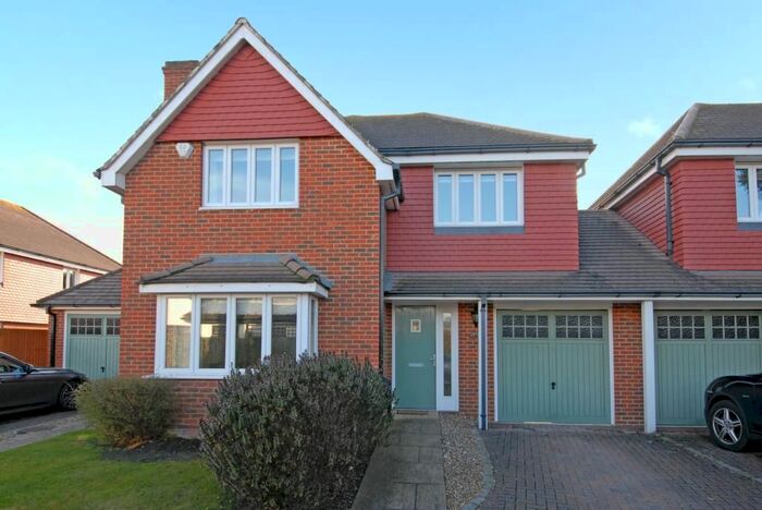 4 Bedroom Detached House To Rent In Church Road, Byfleet, KT14