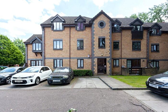 2 Bedroom Apartment For Sale In Swan Drive, Colindale, NW9