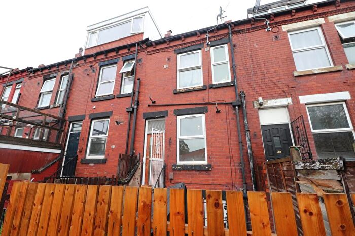 1 Bedroom Flat To Rent In Harlech Road, Leeds, West Yorkshire, LS11