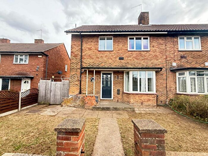 3 Bedroom Semi-Detached House For Sale In Malden Way, New Malden, KT3